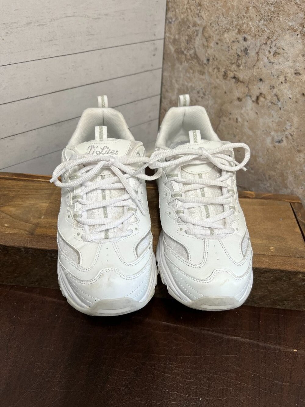 Women’s Skechers D’Lites White Running Shoes with Embroidered Flowers  - Size 8